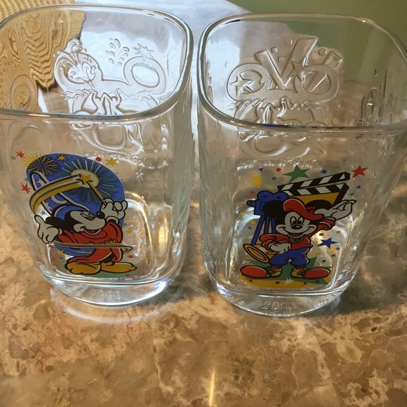 Disney World 2000 McDonald’s Glasses Epcot and MGM (2 Glasses) - Picture 12 of 16